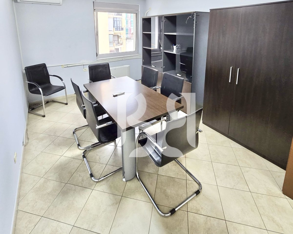 APARTMENT FOR RENT WITH 3 WORKSPACES NEAR THE FORMER BLOCK