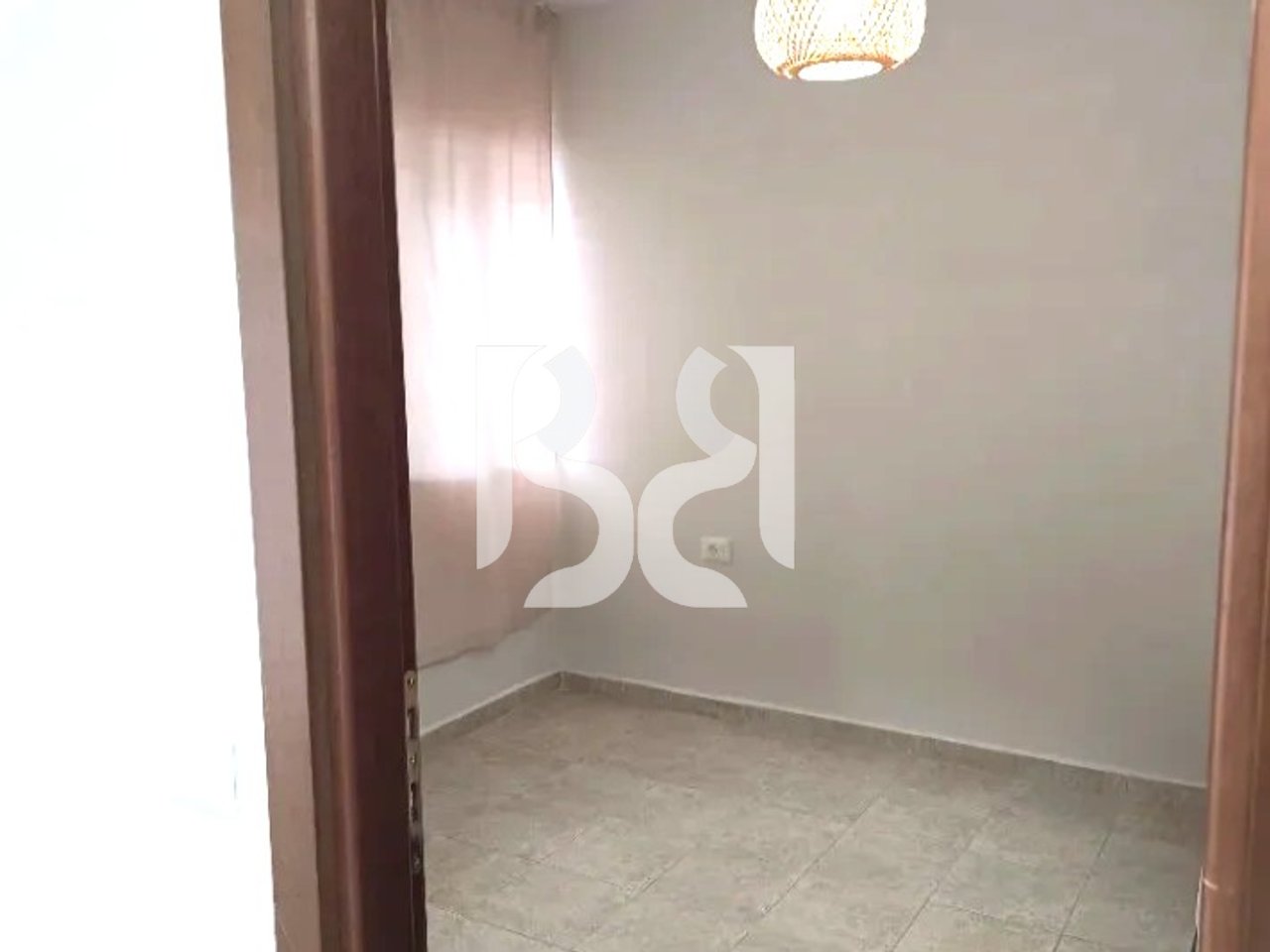AMBIENTE ZYRE IN AFFITTO VICINO AL BAR VOTRA, EX CAMPO DI AVIAZIONE*