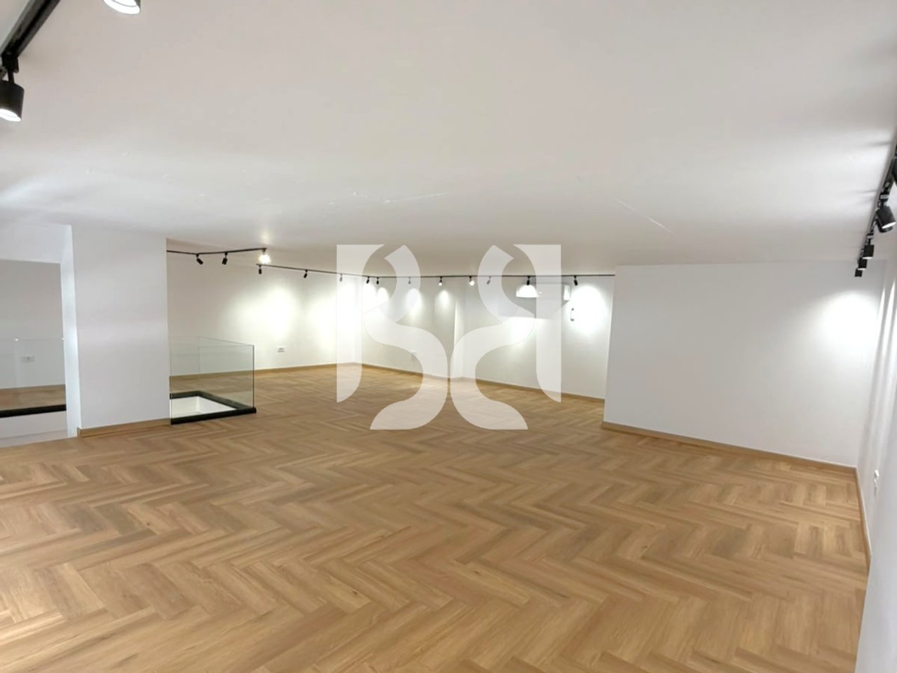 AMBIENT BIZNESI DUPLEX ME QIRA TE KOMPLEKSI DELIJORGJI