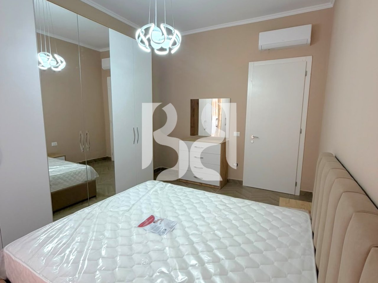 APARTAMENT 1+1+POST PARKIMI ME QIRA NE DELIJORGJ