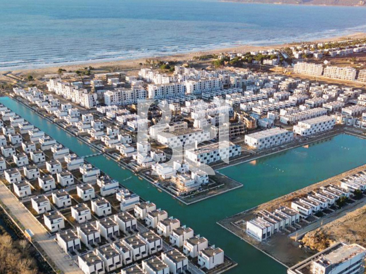 APARTAMENT EKSKLUZIVE 1+1+VERANDE NE TURQUOISE MARINA, HAMALLAJ