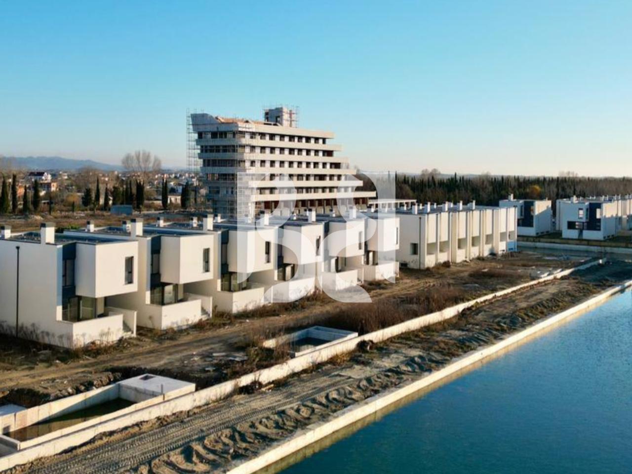 VILE EKSKLUZIVE NE SHITJE TE TURQUOISE MARINA, HAMALLAJ