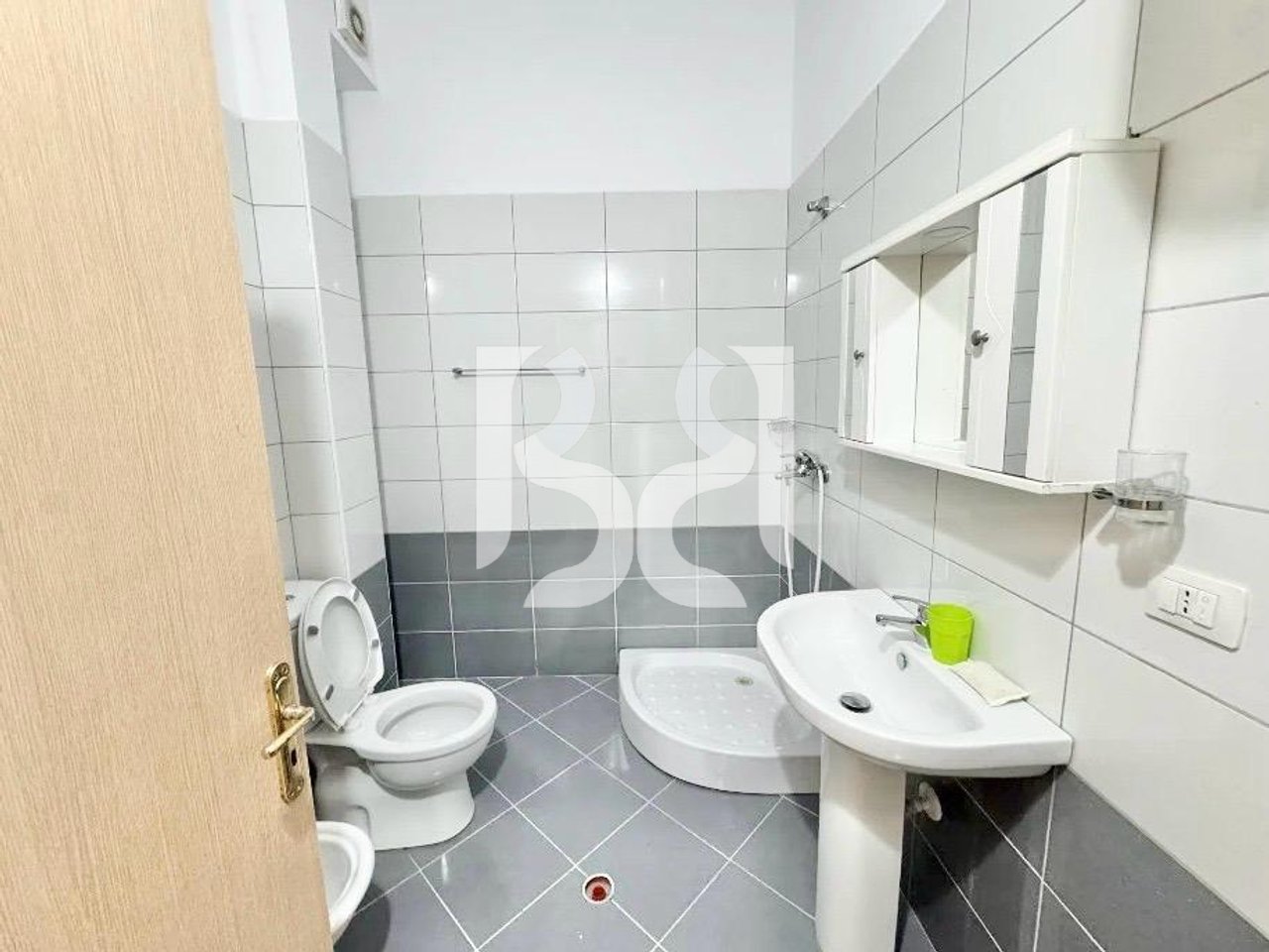 IN AFFITTO APPARTAMENTO 2+1 VICINO RADISSON DRY LAKE*