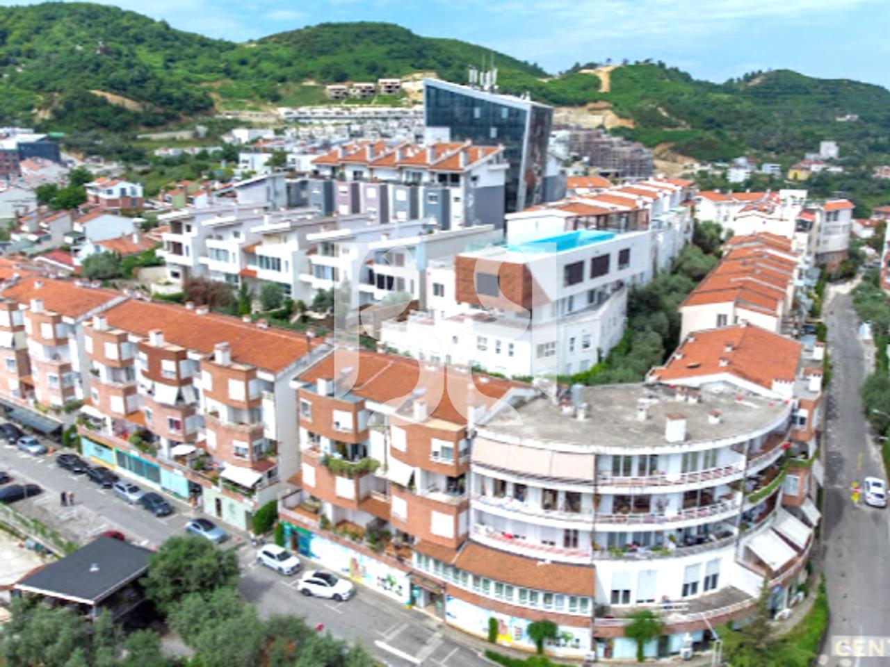 APPARTAMENTO DUPLEX CON CORTILE IN VENDITA A RESIDENCA KODRA E DIELLIT 1 SUD