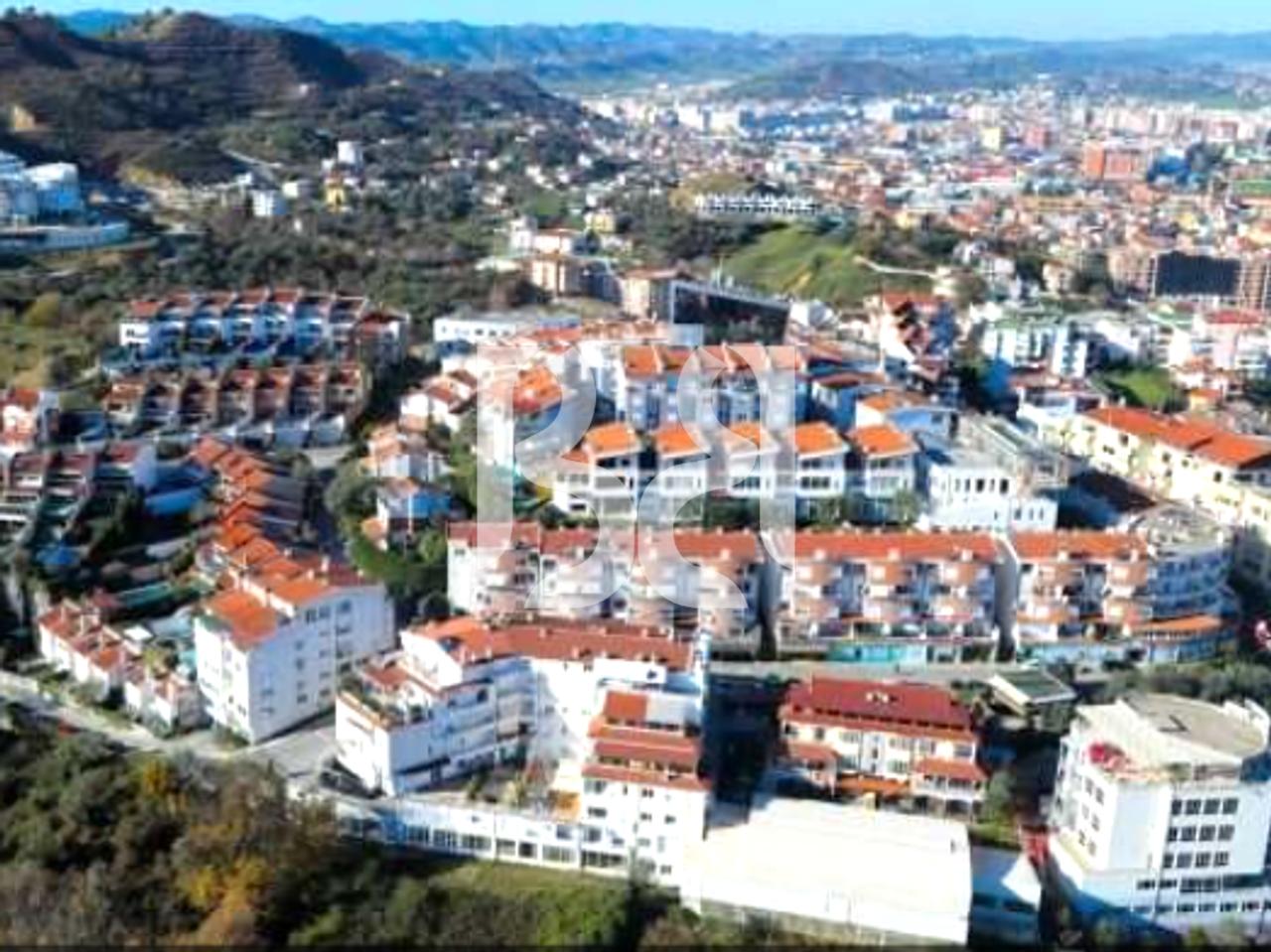 APPARTAMENTO DUPLEX CON CORTILE IN VENDITA A RESIDENCA KODRA E DIELLIT 1 SUD