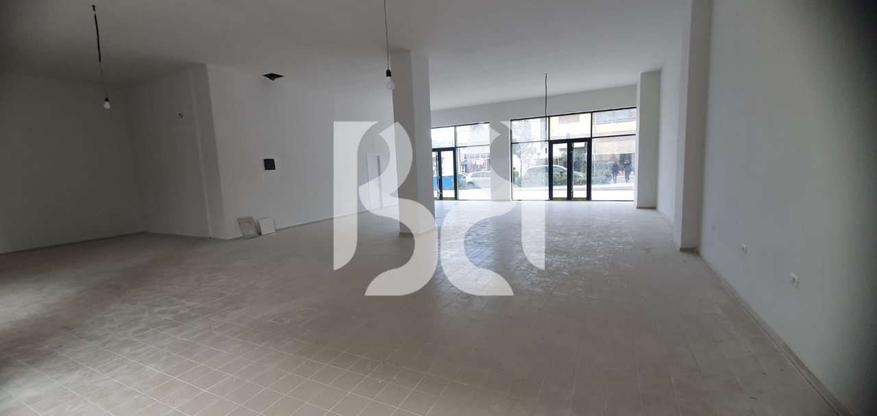 LOCALE COMMERCIALE IN AFFITTO 250.000 LEKE A SHKOZA.