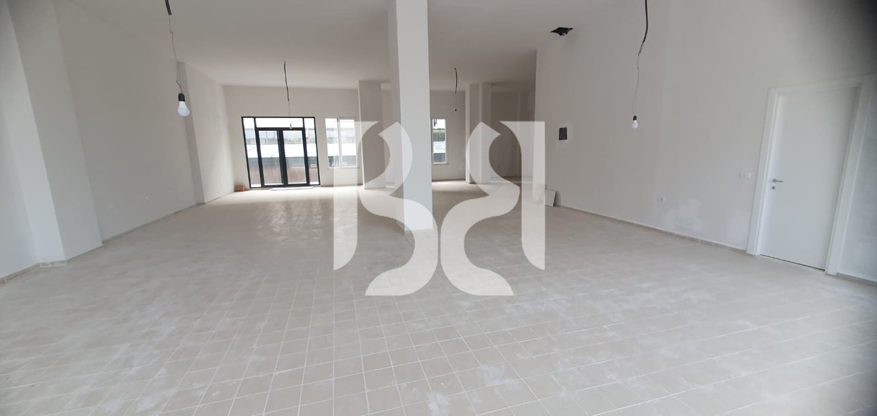 LOCALE COMMERCIALE IN AFFITTO 250.000 LEKE A SHKOZA.