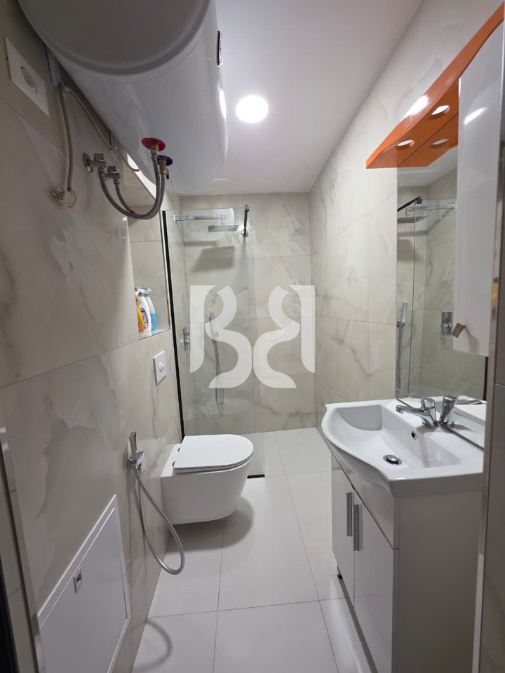 JEPET ME QERA APARTAMENT 4+1+2.*