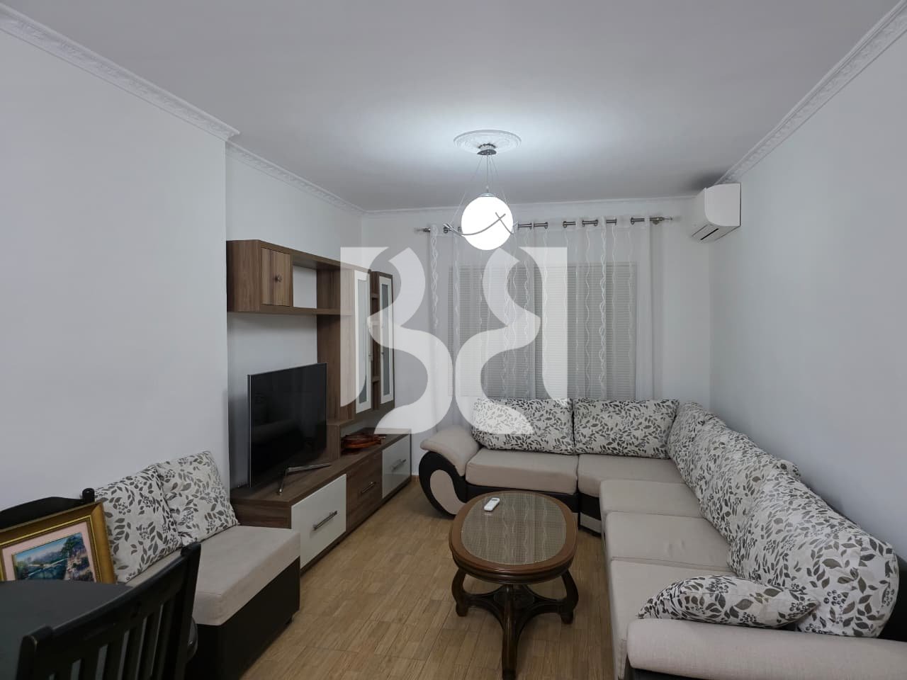 JEPET ME QERA APARTAMENT 4+1+2.*