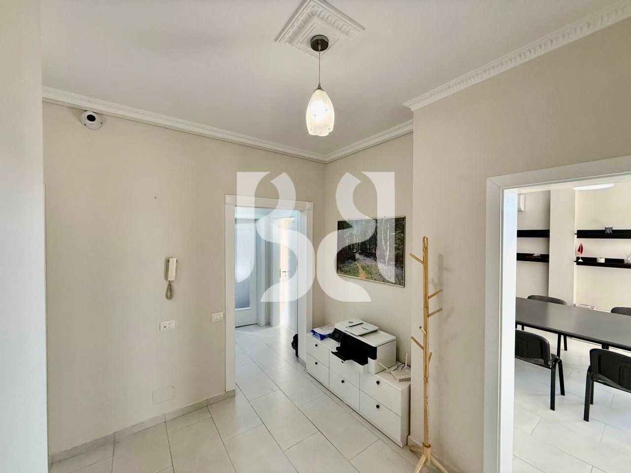 JEPET APARTAMENT 4+1+2 ME QIRA NE ZONEN E ALI DEMIT.*