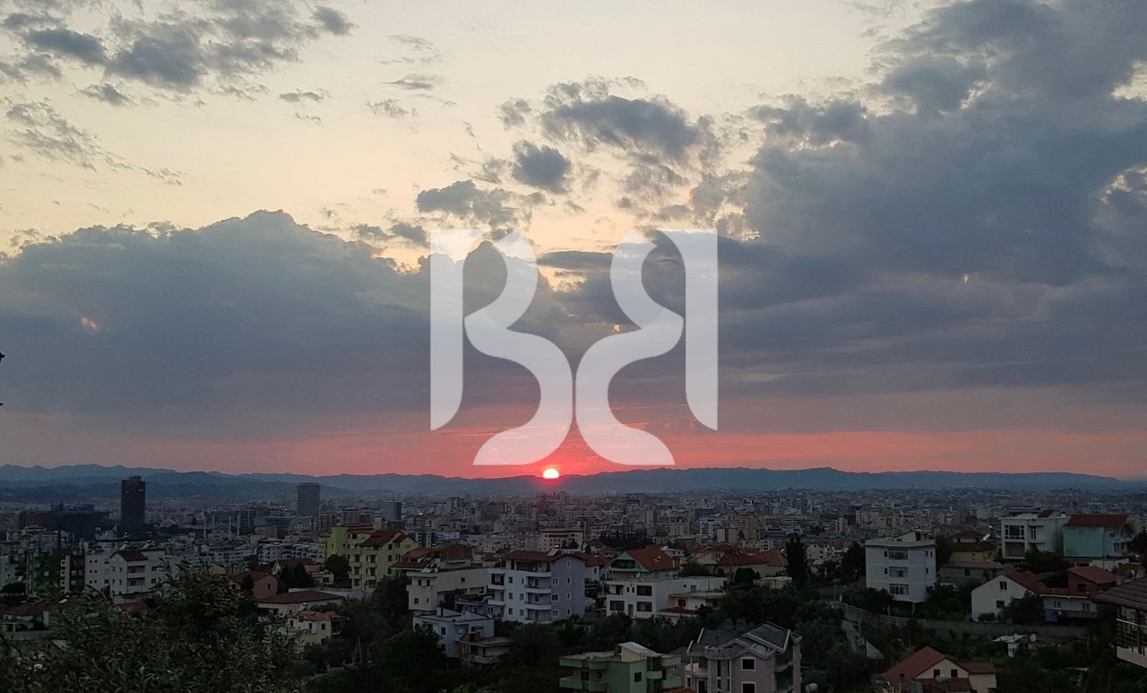 JEPET APARTAMENT 4+1+2 ME QIRA NE ZONEN E ALI DEMIT.*