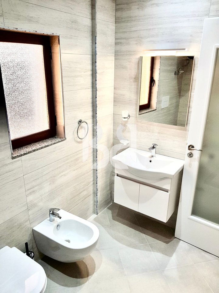 JEPET APARTAMENT 4+1+2 ME QIRA NE ZONEN E ALI DEMIT.*