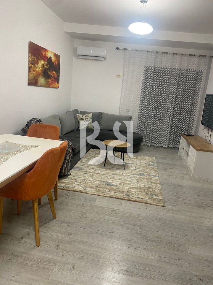 JEPET APARTAMENT ME QIRA 2+1 NE ZONEN E PAZARIT TE RI*