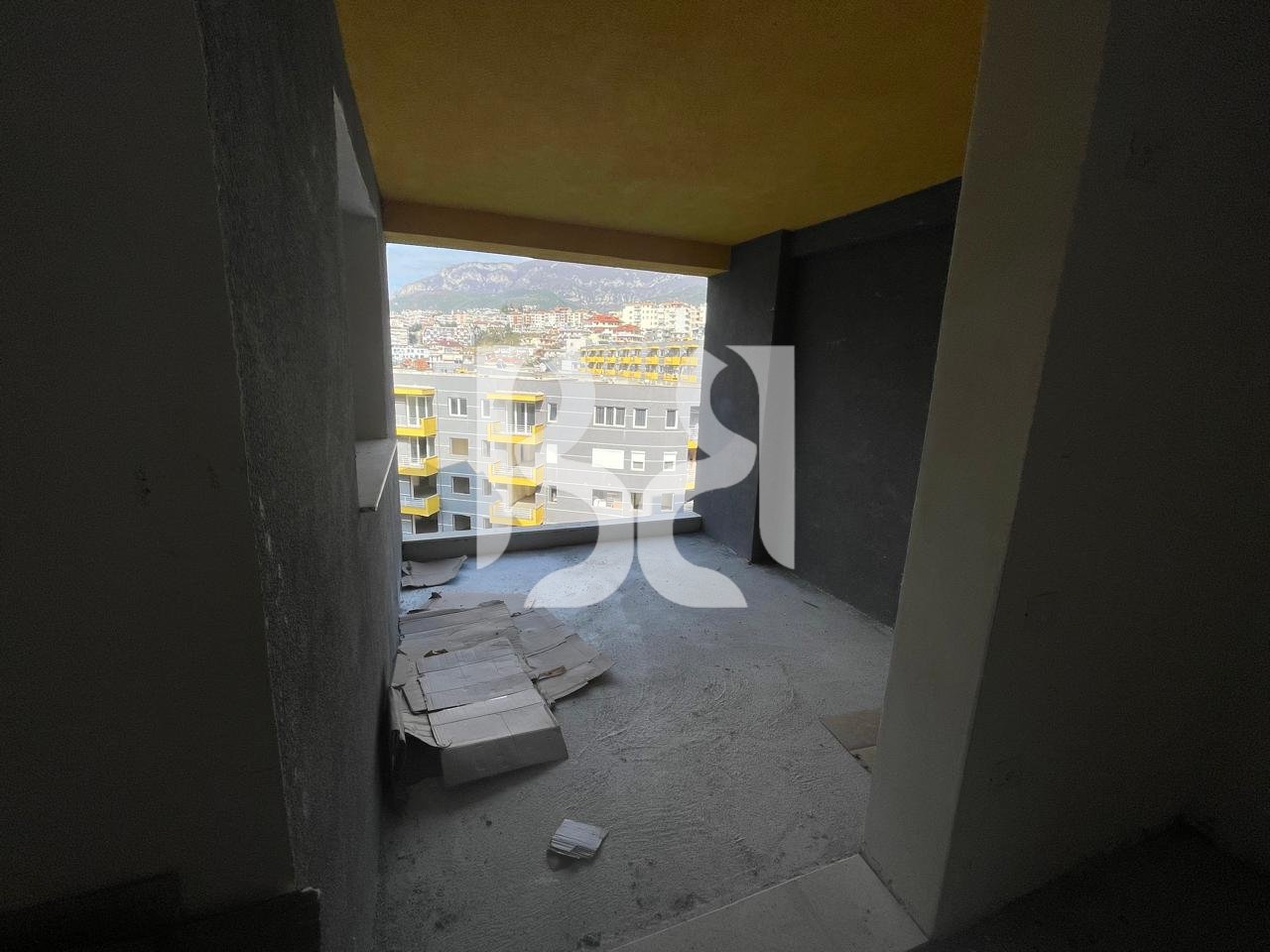 APPARTAMENTO 1+1 IN VENDITA NELLA RESIDENZA TOM DOSHI, SHKOZË, TIRANA.