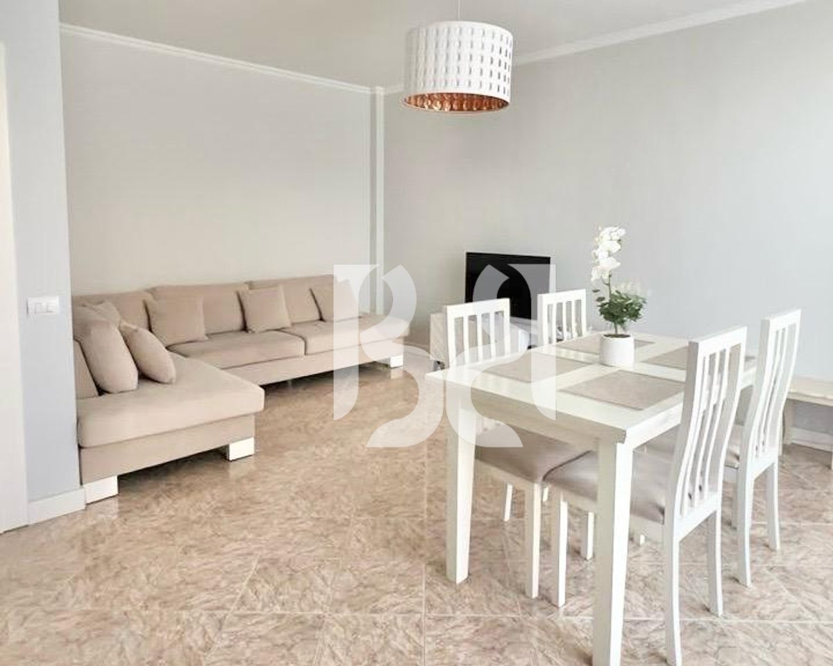 SHITET APARTAMENT 1+1 NE DURRES PRANE PLAZHIT ILIRIA