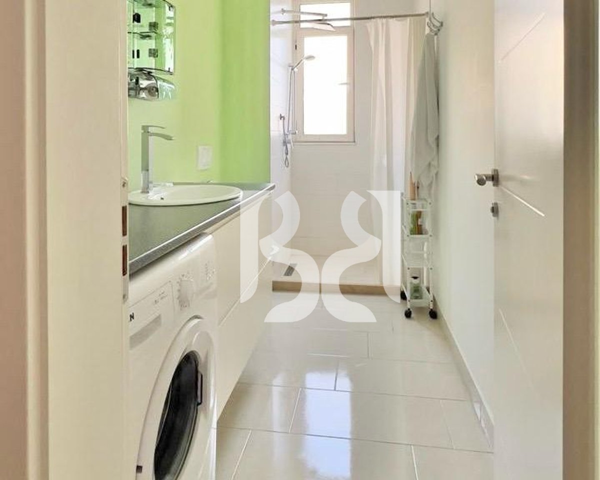 SHITET APARTAMENT 1+1 NE DURRES PRANE PLAZHIT ILIRIA
