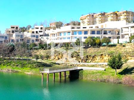 VILE MODERNE ME PISHINE NE SHITJE TEK SWAN RESIDENCE