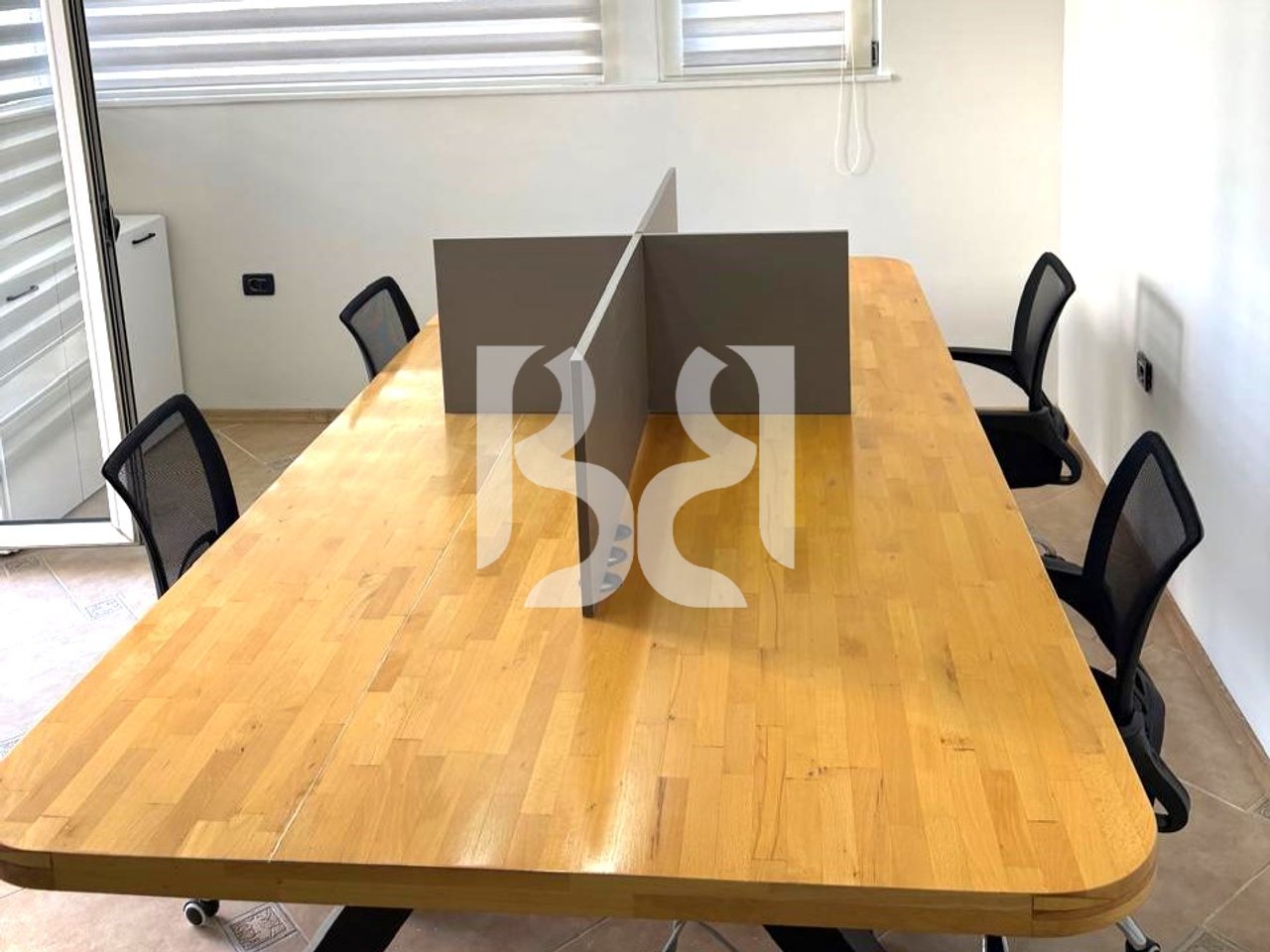 JEPET ME QERA AMBIENT ZYRE NE BLLOK-PRANE ISH-MJELLMES