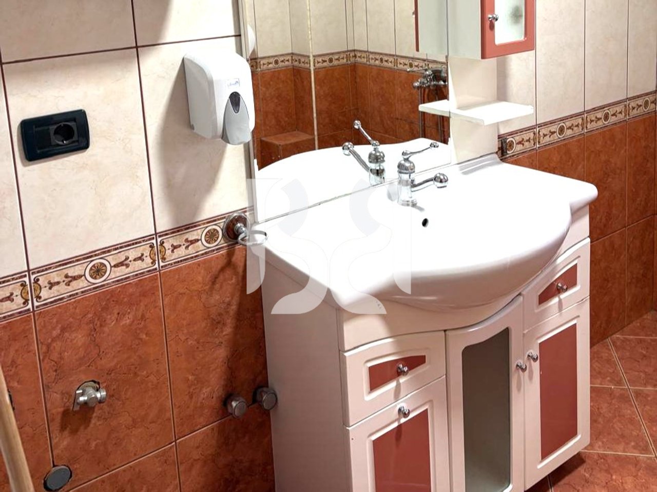 JEPET ME QERA AMBIENT ZYRE NE BLLOK-PRANE ISH-MJELLMES