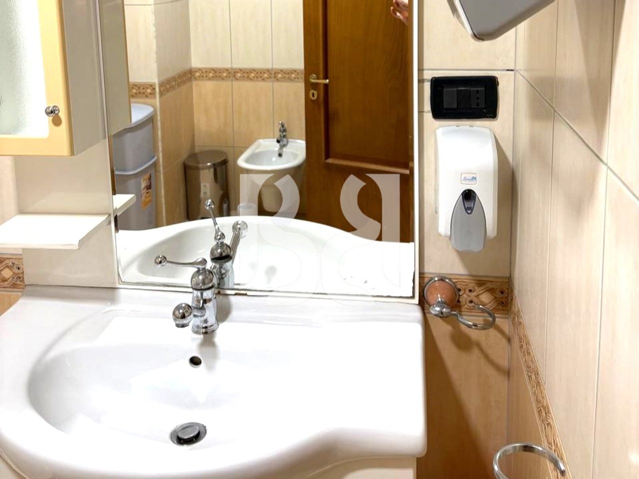 JEPET ME QERA AMBIENT ZYRE NE BLLOK-PRANE ISH-MJELLMES