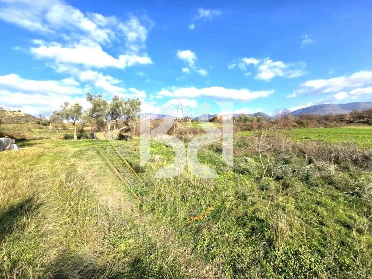 SHITET TOKE NE MULLET-PRANE EQUOS RESORT*