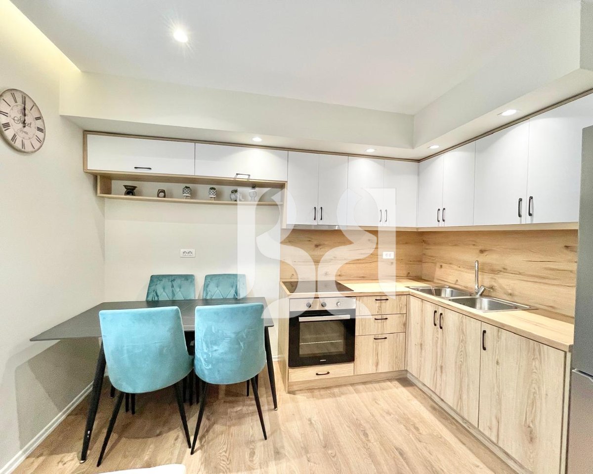 APARTAMENT ME QERA 2+1 NE ZONEN E BRRYLIT