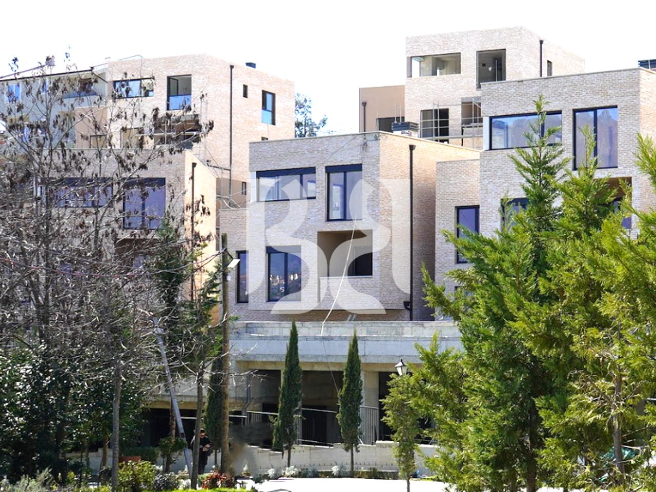 VILE MODERNE TRIPLEX NE SHITJE TEK SWAN RESIDENCE