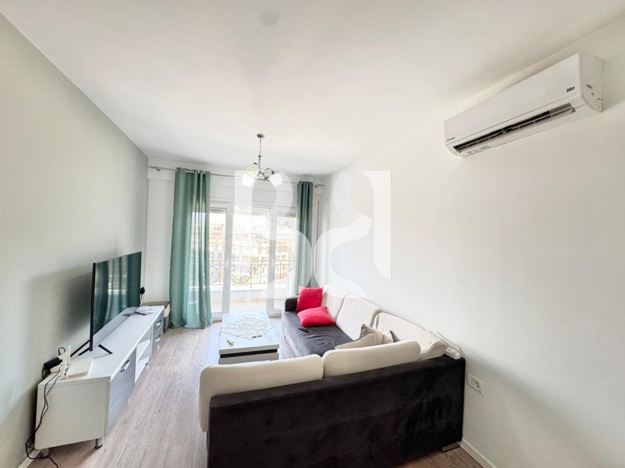 Shitet Apartament 2+1 + Parking në Kodrën e Diellit 2, Tiranë