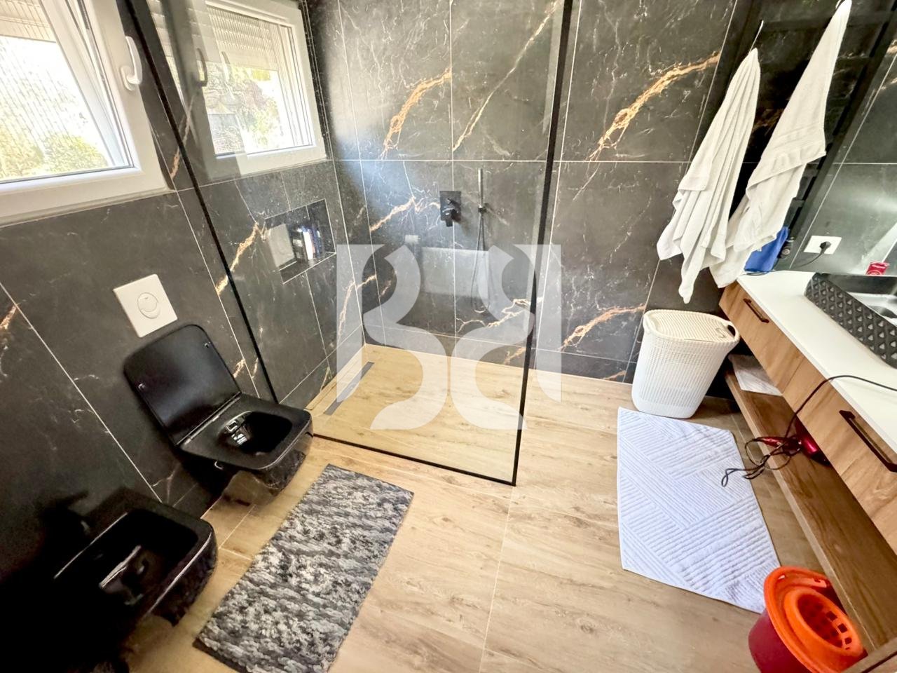 Shitet Apartament 2+1 + Parking në Kodrën e Diellit 2, Tiranë