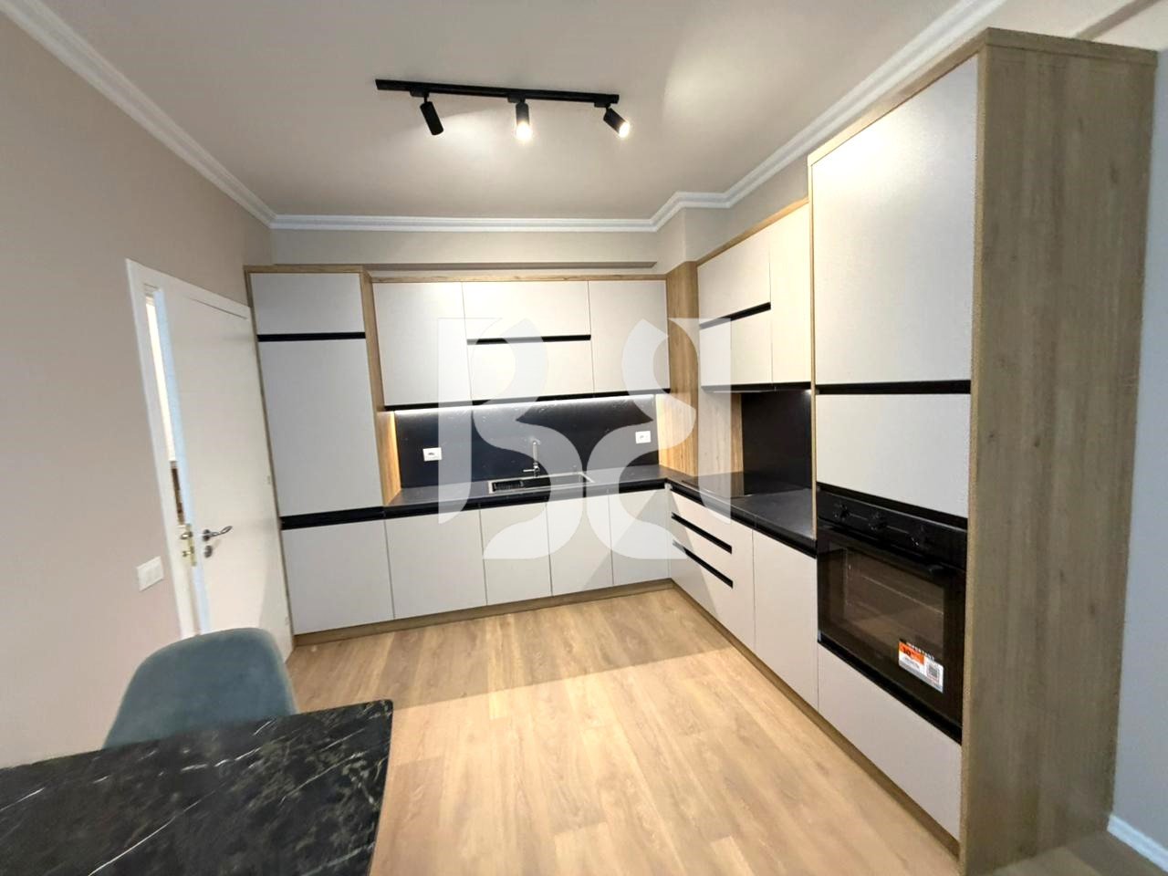 JEPET ME QIRA  APARTAMENT 1+1  VILA L ASTIR