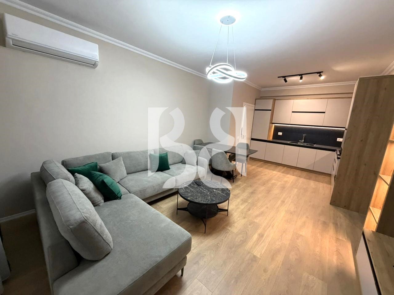 JEPET ME QIRA  APARTAMENT 1+1  VILA L ASTIR