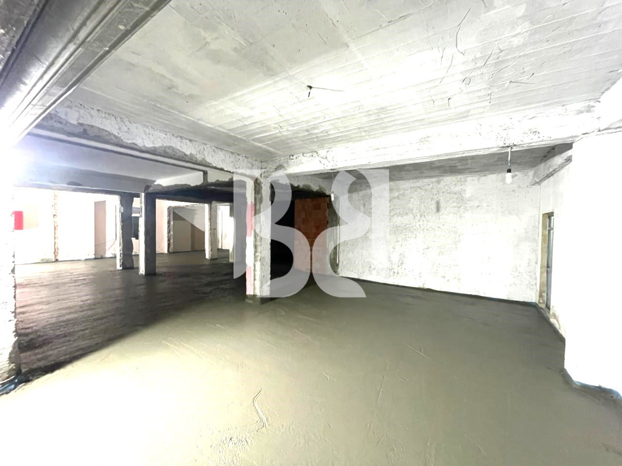 AMBIENT BIZNESI ME QERA TEK SAUKU I RI*