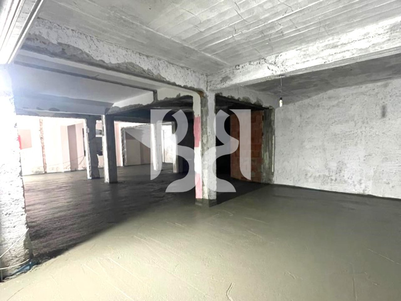 AMBIENT BIZNESI ME QERA TEK SAUKU I RI*