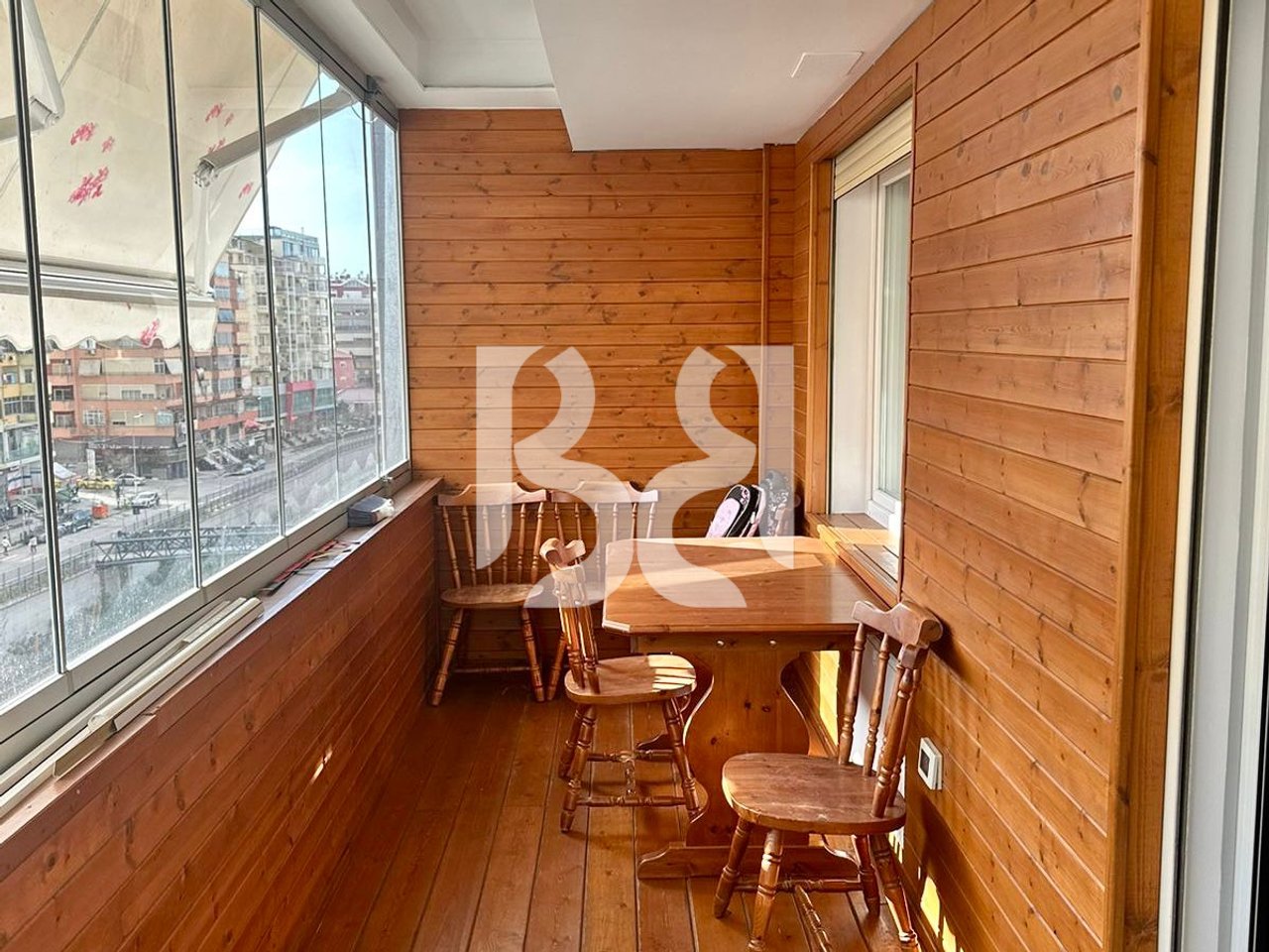 FOR RENT 3+1+2 BATHROOMS +2 PARKING SPACES IN THE PARIS MUNICIPALITY NEAR KRISTAL CENTER