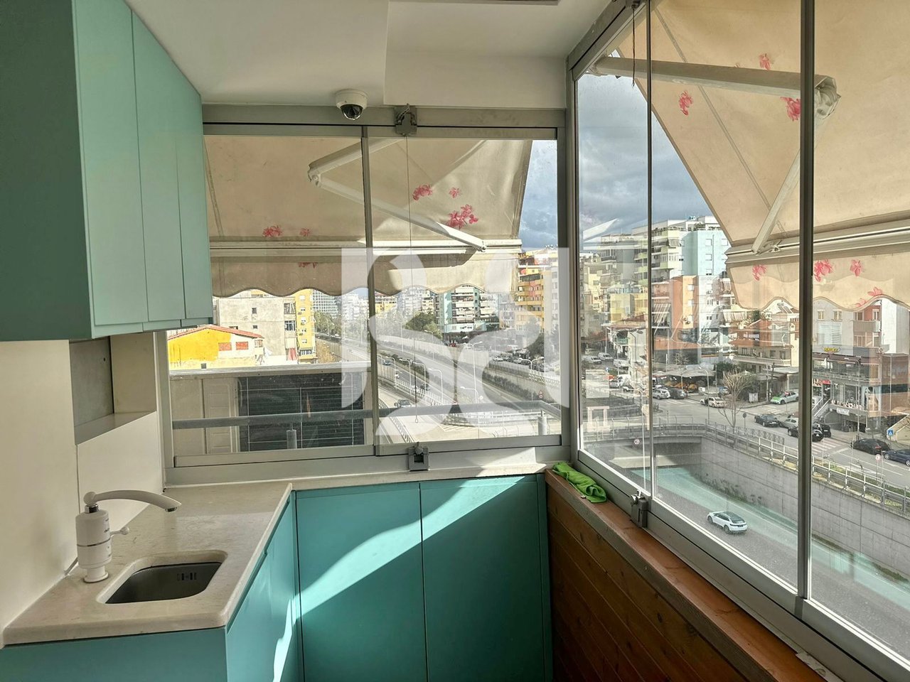 FOR RENT 3+1+2 BATHROOMS +2 PARKING SPACES IN THE PARIS MUNICIPALITY NEAR KRISTAL CENTER