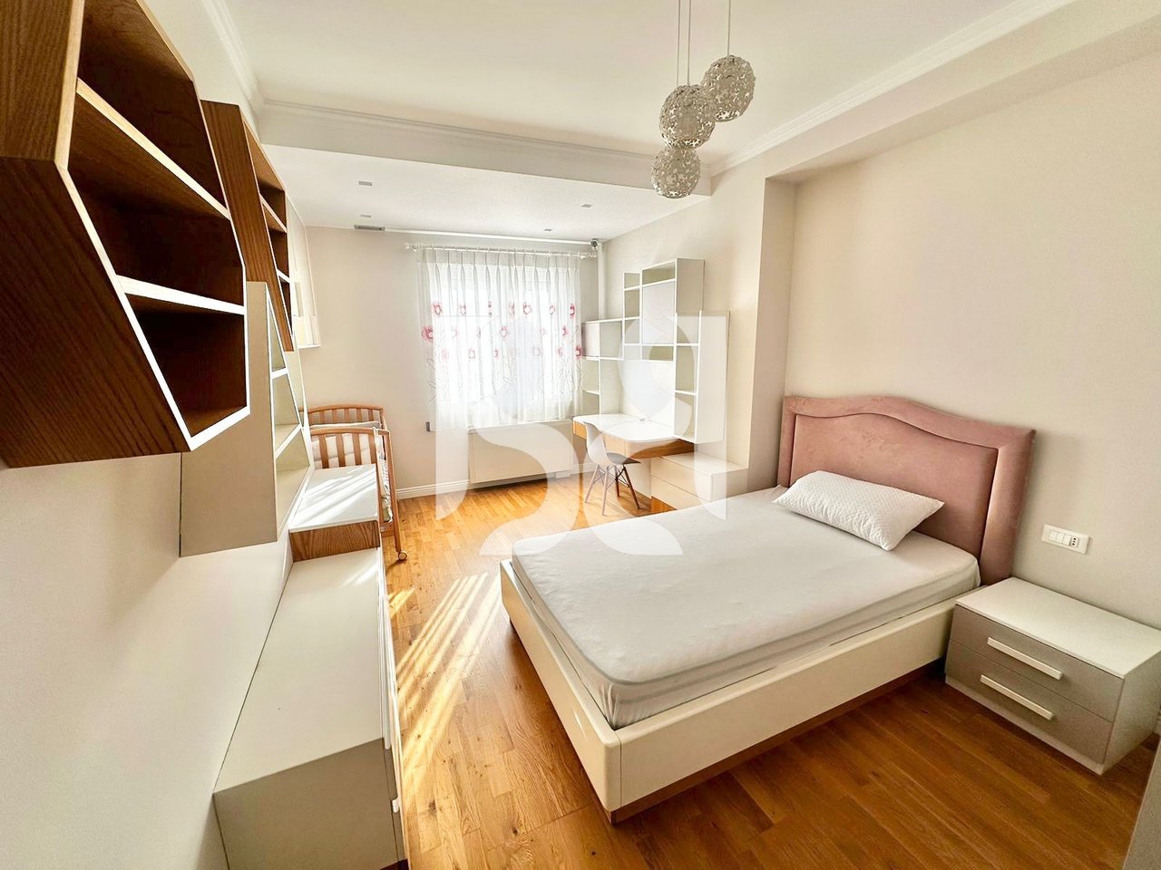 FOR RENT 3+1+2 BATHROOMS +2 PARKING SPACES IN THE PARIS MUNICIPALITY NEAR KRISTAL CENTER