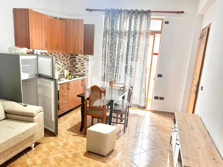 APARTAMENT ME QERA 1+1 PRANE VILA L, ASTIR**