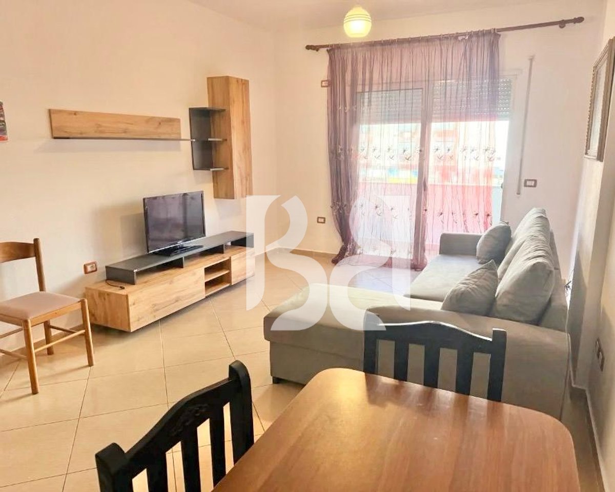 APARTAMENT 1+1 ME QERA PRANE MISTO MAME**