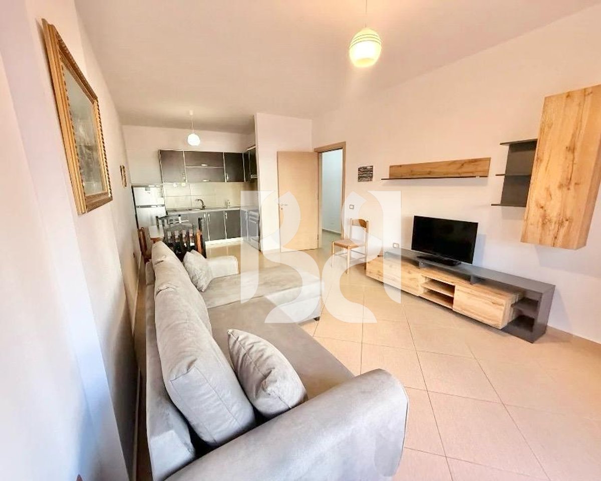 APARTAMENT 1+1 ME QERA PRANE MISTO MAME**
