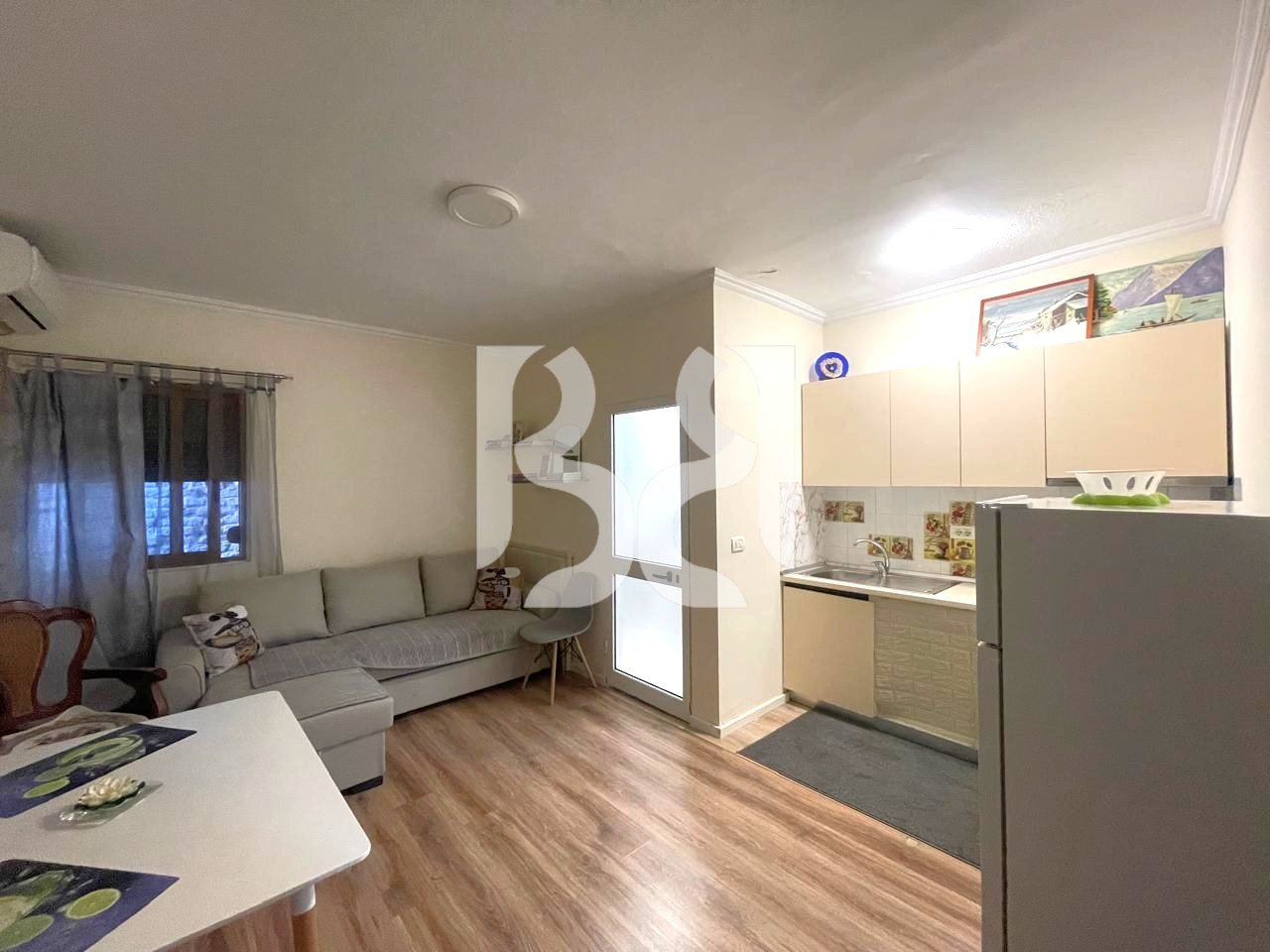 JEPET ME QIRA APARTAMENT 1+1 NE MYSLYM SHYR*