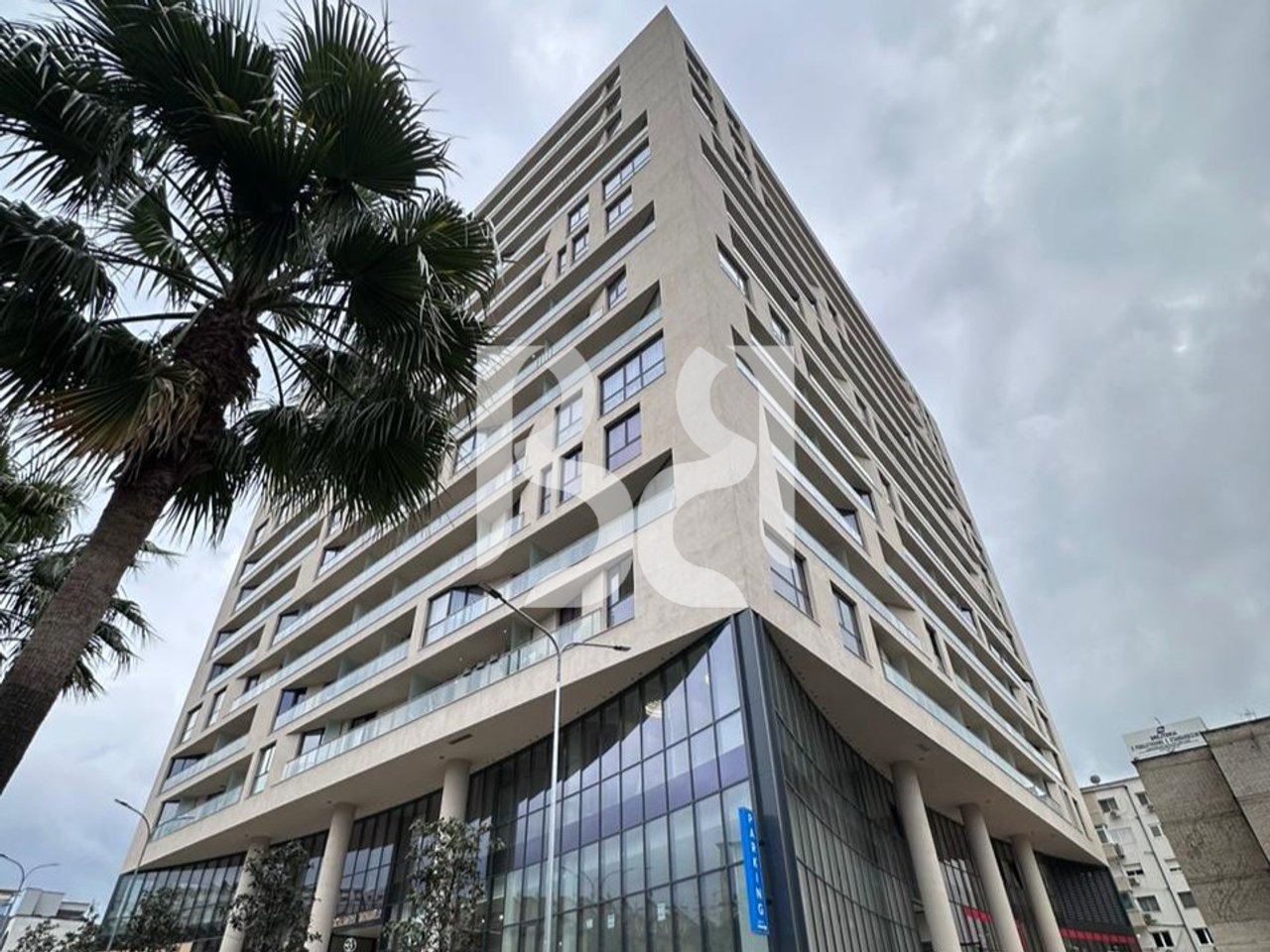 Shitet Apartament 2+1 tek Golden Tower,Zogu iZI