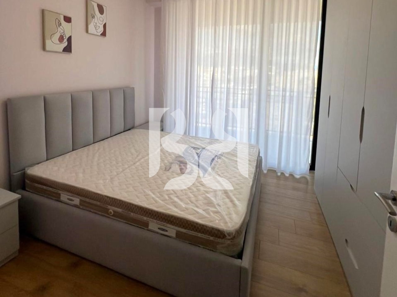 Shitet Apartament 2+1 tek Golden Tower,Zogu iZI