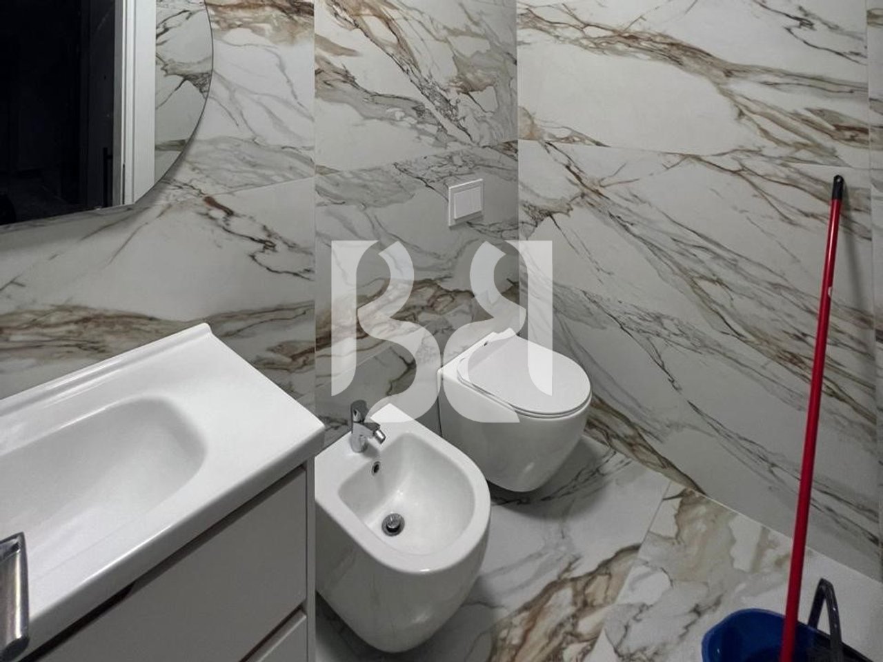 Shitet Apartament 2+1 tek Golden Tower,Zogu iZI