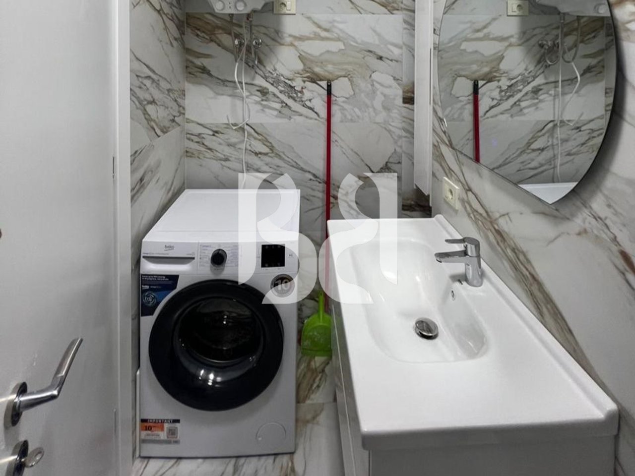 Shitet Apartament 2+1 tek Golden Tower,Zogu iZI