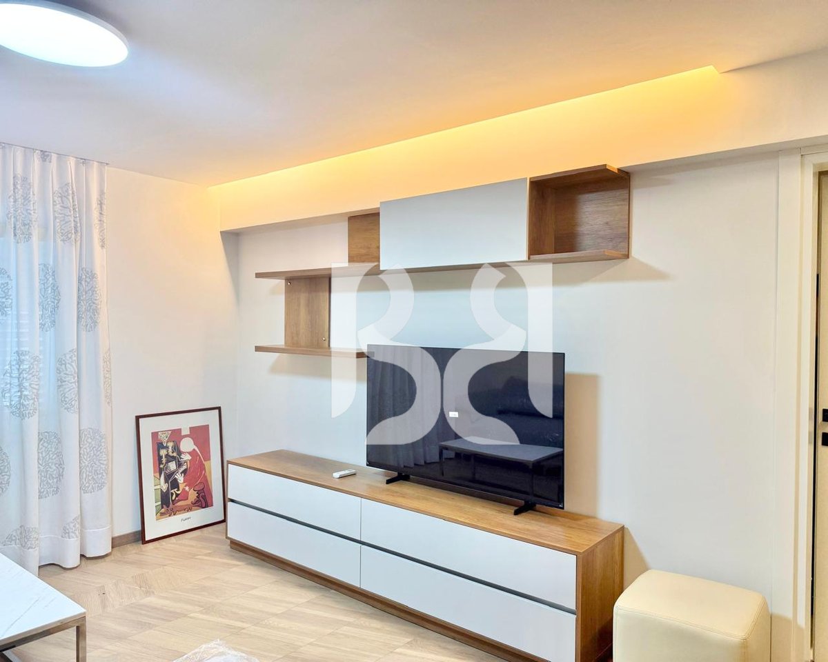 APARTAMENT ME QERA 1+1 TEK PETRO NINI LUARASI