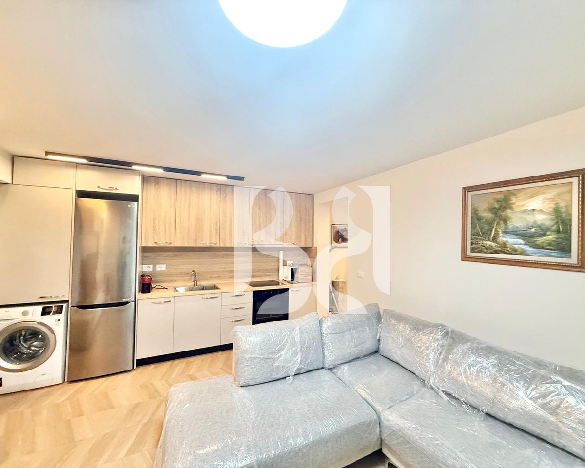 APARTAMENT ME QERA 1+1 TEK PETRO NINI LUARASI