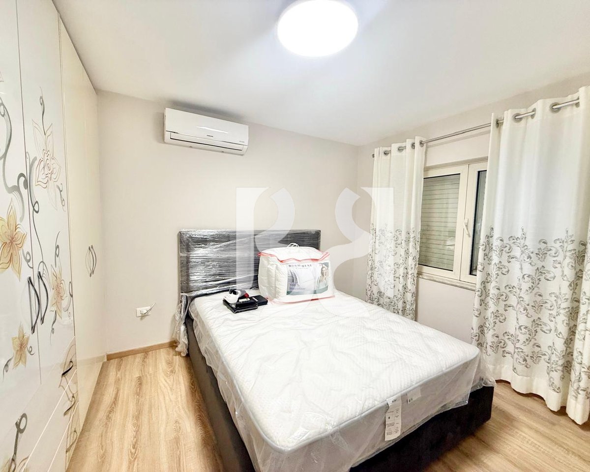 APARTAMENT ME QERA 1+1 TEK PETRO NINI LUARASI