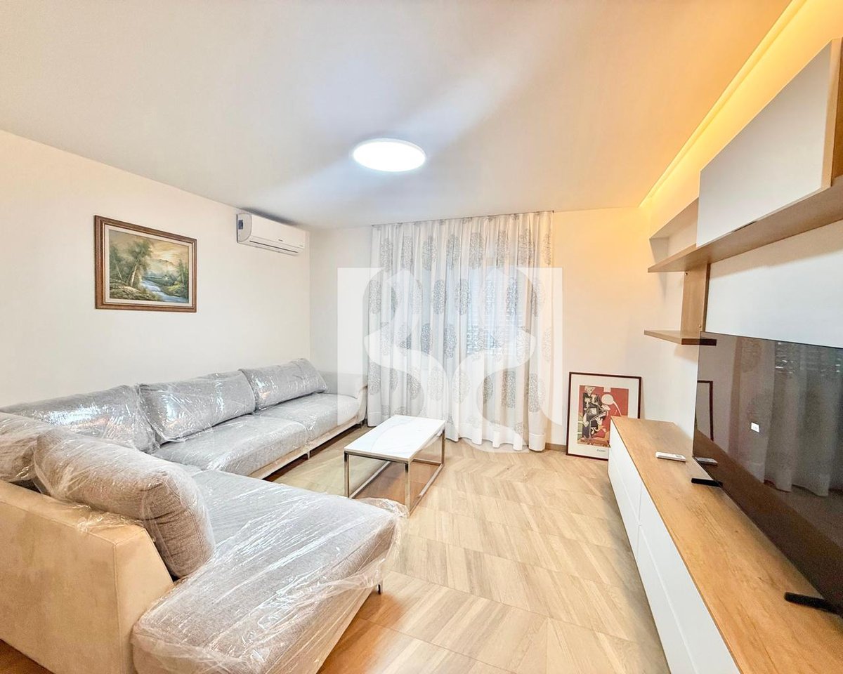 APARTAMENT ME QERA 1+1 TEK PETRO NINI LUARASI