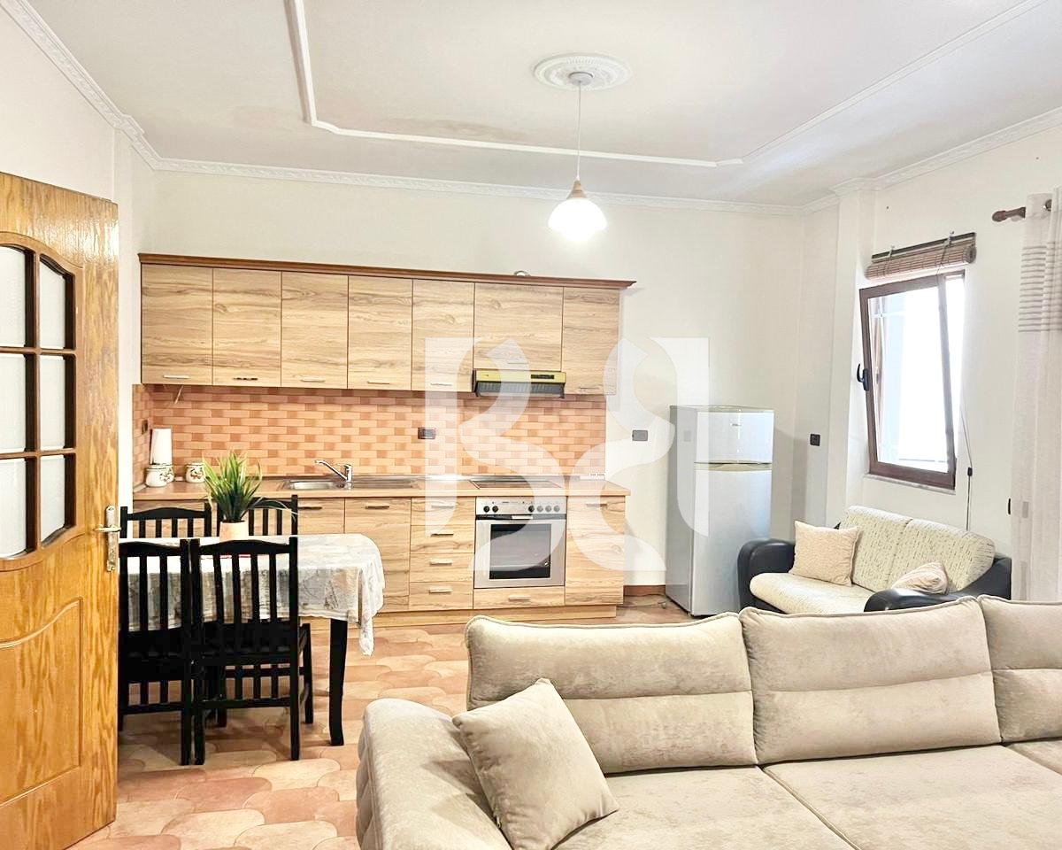 APARTAMENT ME QERA 2+1 PRANE RRUGA E KOSOVAREVE