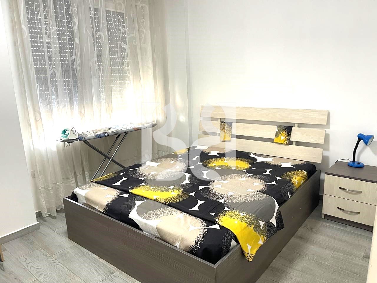 APARTAMENT 1+1 ME QERA TEK MEDRESEJA 650€
